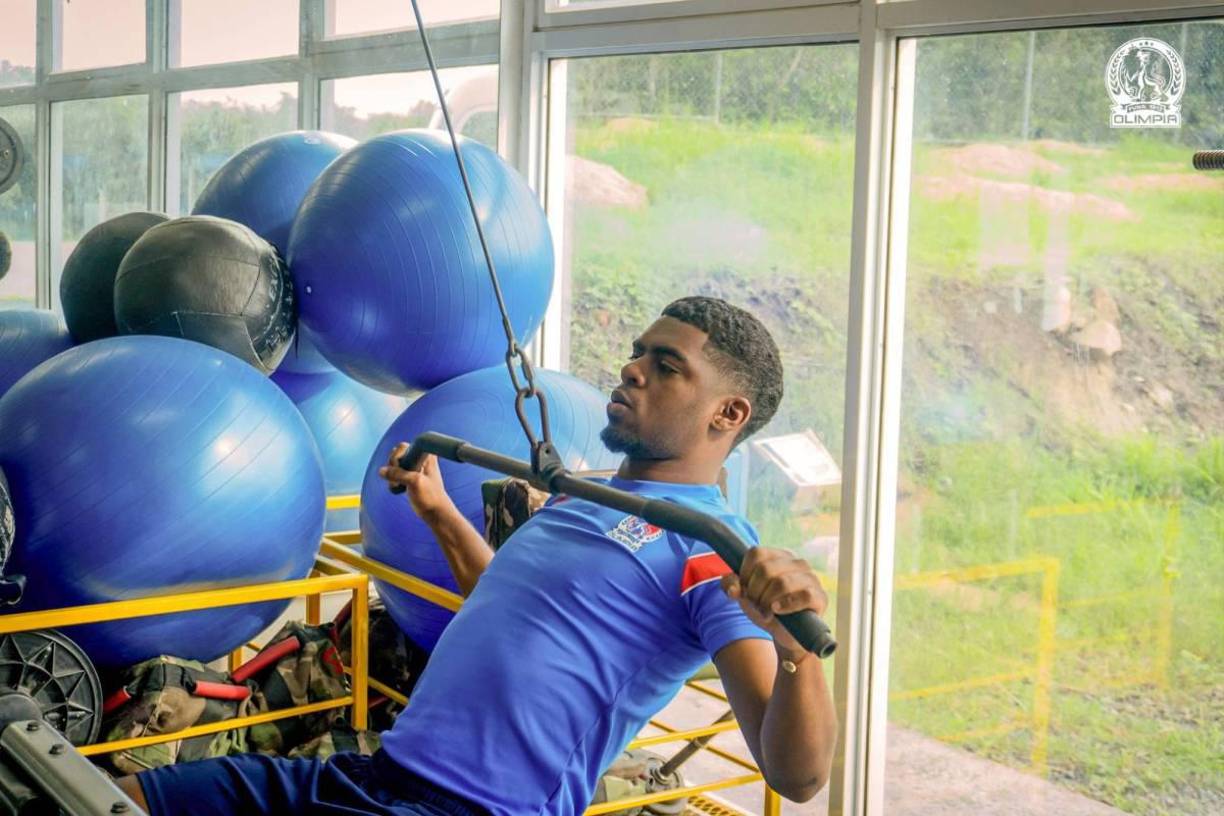 Josman Figueroa - UPNFM no seguirá contando más con el polifuncional futbolista ya que Olimpia lo ha pedido de vuelta en su plantilla para la siguiente temporada. Jugó 35 partidos y marcó 4 goles en los lobos. 