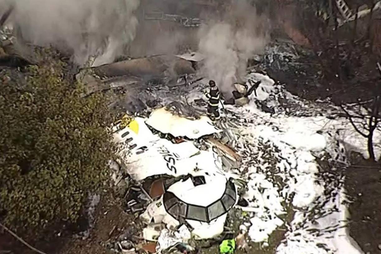 Primeras imágenes donde se estrelló avión comercial en Brasil