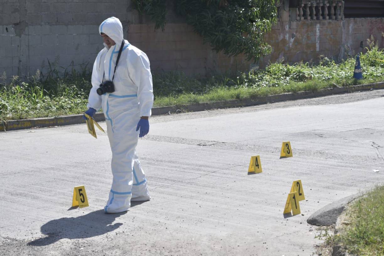 En la escena se encontraron varios casquillos de arma de fuego. 