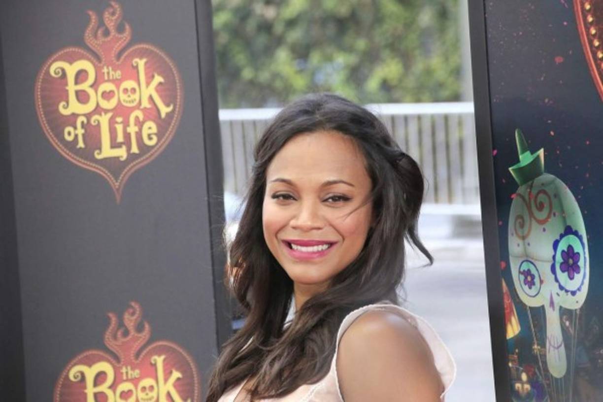 Zoe Saldaña luce su embarazo.