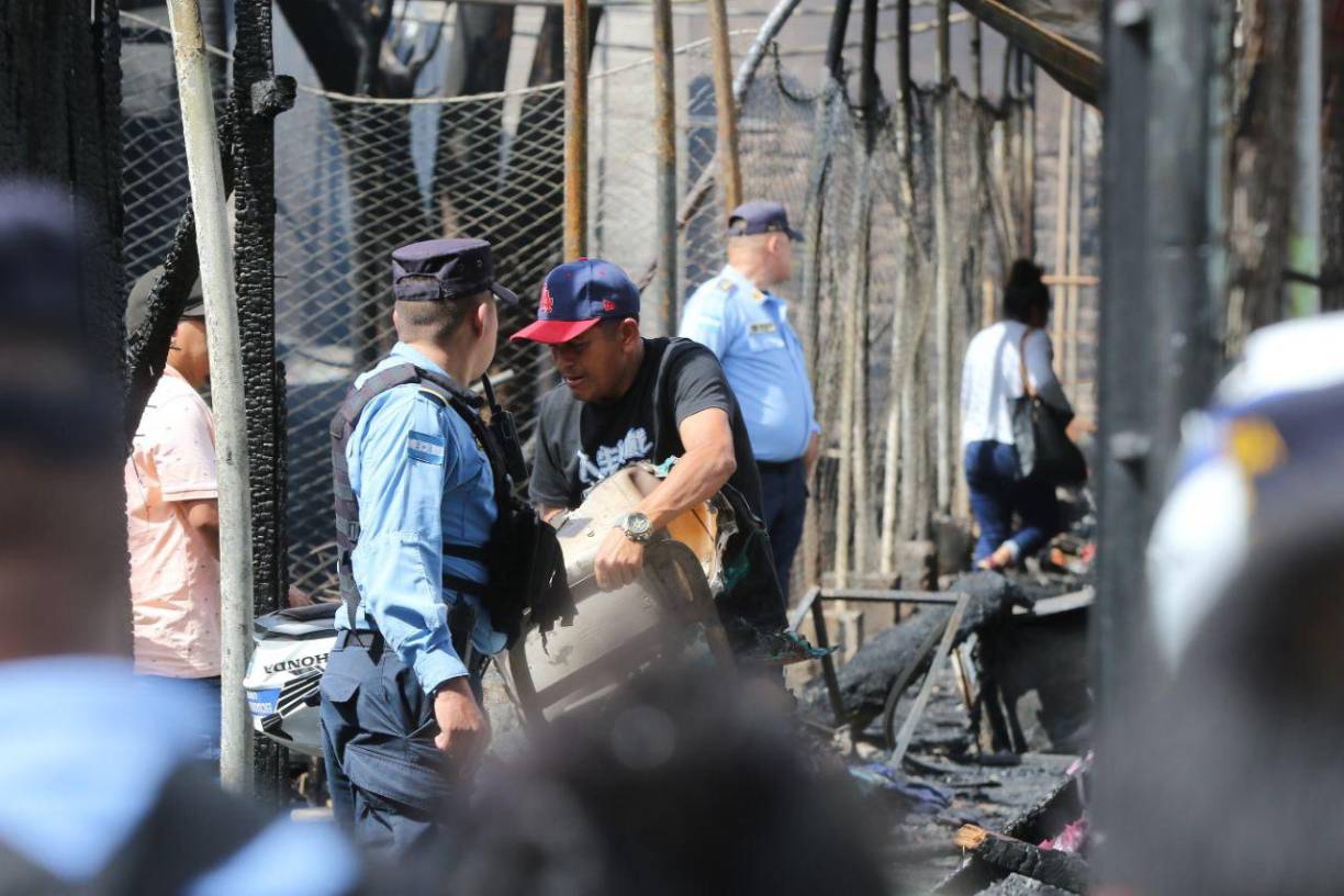 Aunque en un inicio se estimaban alrededor de 50 puestos afectados, más tarde las autoridades municipales confirmaron que el número ascendía a 250.