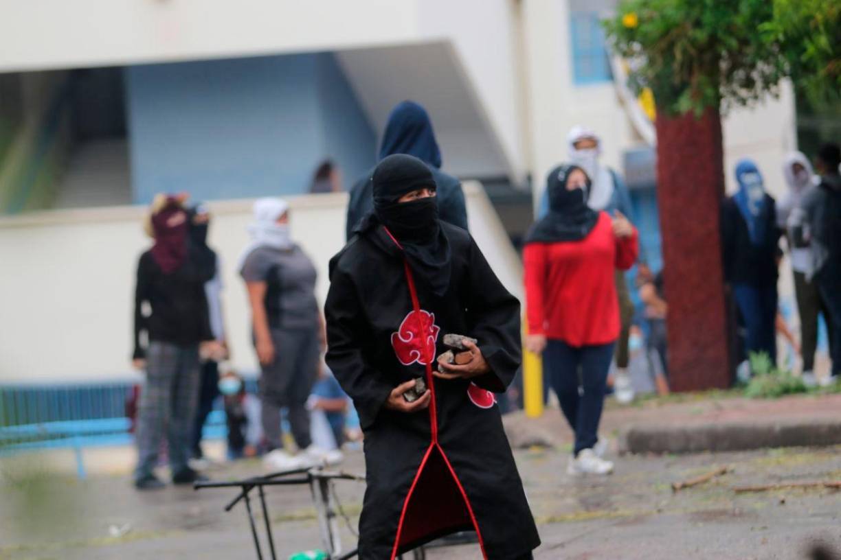 La decisión de las autoridades de la Administración Nacional de Servicio Civil (Ansec) de dejar sin valor la incorporación de los técnicos universitarios al Manual de Puestos y Salarios del Régimen de Servicio Civil, no solo afecta y limita a los profesionales del área de la salud para laborar en el sistema público, sino a los que egresen de las demás carreras técnicas que ofrecen las universidades, señalaron los jóvenes.
