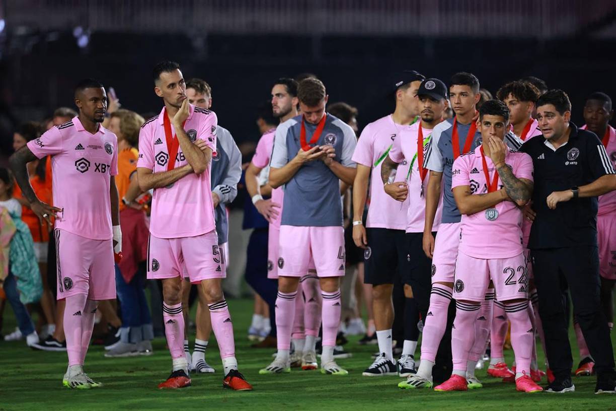 Los jugadores del Inter Miami, entre ellos David Ruiz, ya con las medallas de subcampeón colgadas del cuello.