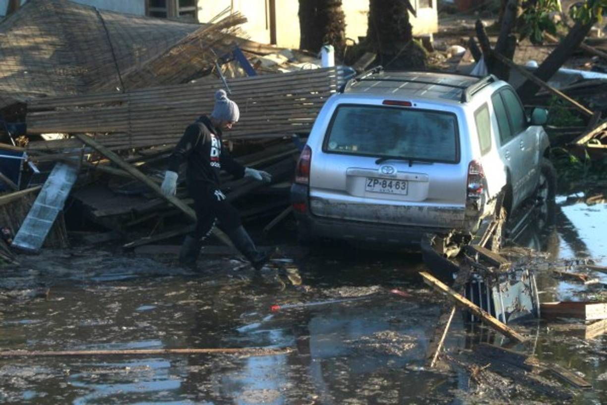 En Illapel, una pequeña localidad 230 km al norte de Santiago, cercana al epicentro del sismo, la luz del día reveló las marcas de la tragedia.