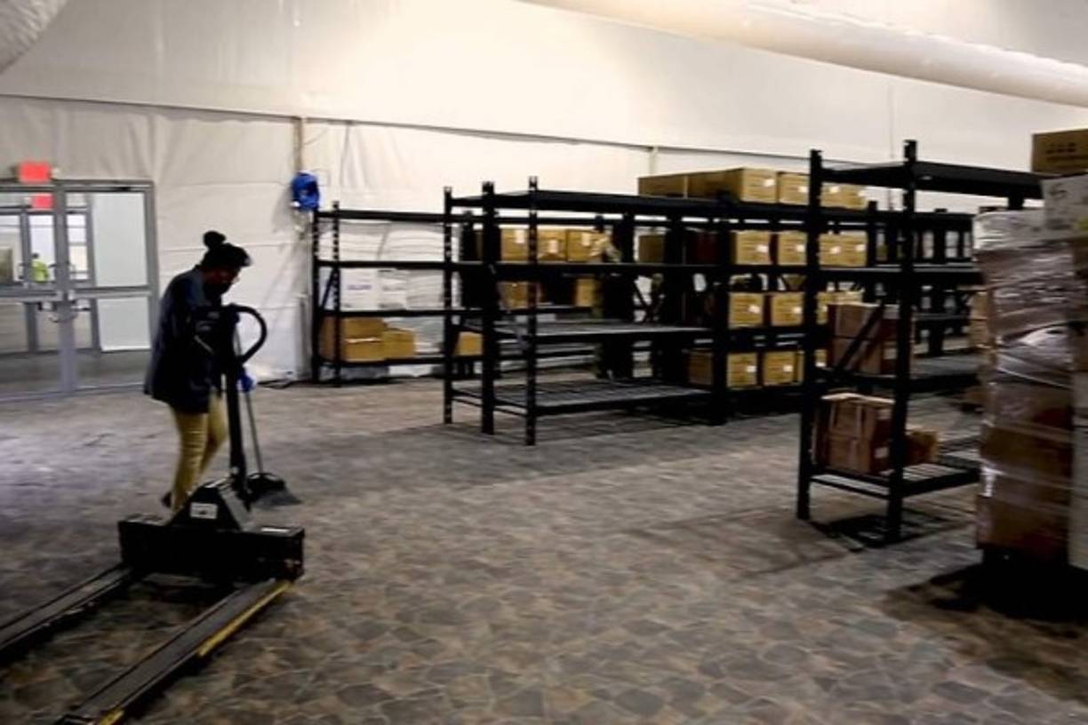 El gobierno de Biden anunció ayer que comenzará a trasladar estos niños a Dallas, Texas, y los albergará en un centro de convenciones en los que pueden permanecer al menos 3,000 menores no acompañados.