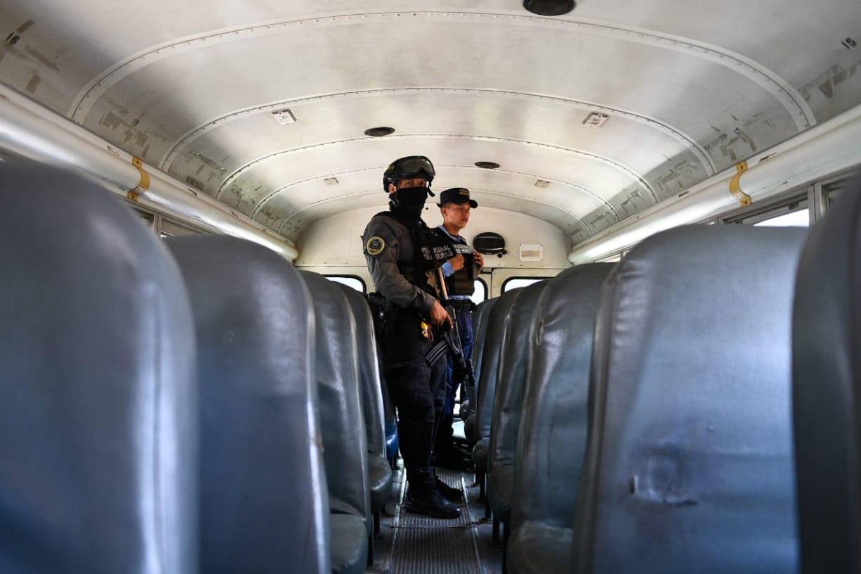 Se imformó que “hay unos 100 agentes” a disposición del tranporte público ante la amenaza que hay contra este rubro.