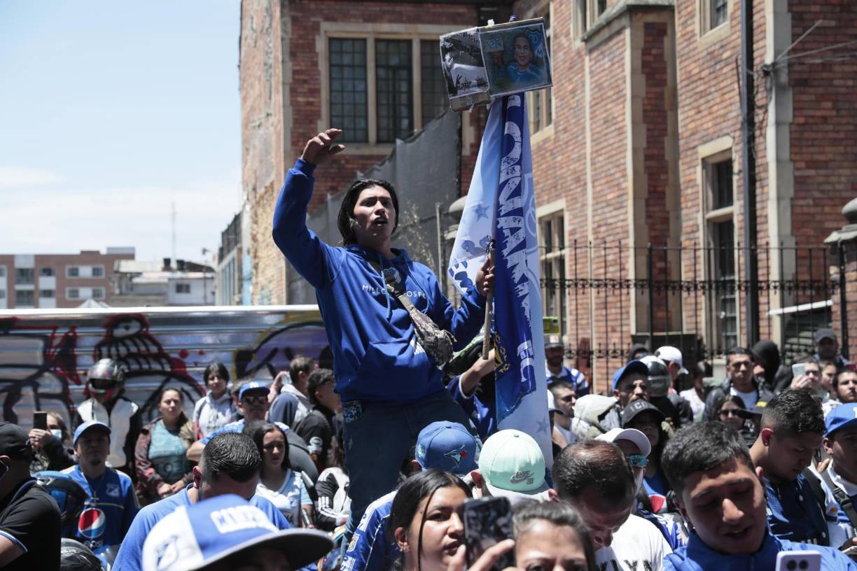  “Se acabó la vida y hago el ‘en vivo’ para despedirme de todos porque más adelante no tendré fuerzas para decírselo. (...) No es fácil tener una infección de estas”, decía el joven en uno de sus últimos videos.