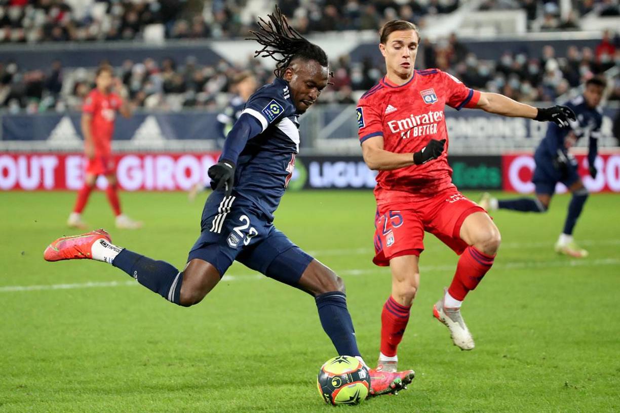 Alberth Elis ganó la línea de fondo y envió este centro para dar la asistencia en el empate 1-1 del Burdeos.