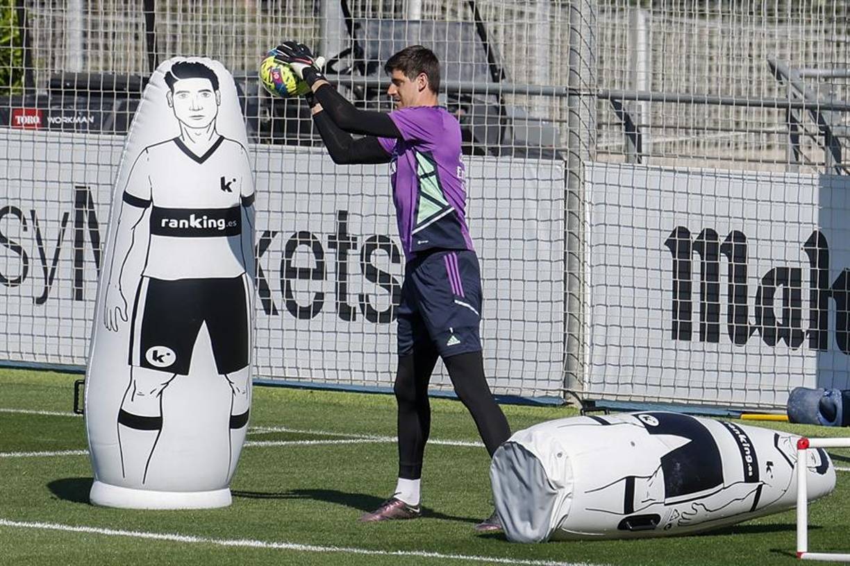 Portero: Thibaut Courtois, el belga intentará seguir demostrando sus buenas actuaciones en Champions y cuidar la meta del conjunto blanco.