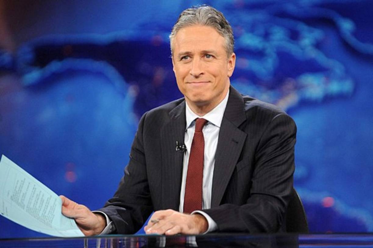 Jon Stewart. El presentador y comediante trabajó como bartender a mediados de los años 80, antes de saltar a la fama. Laboró en el club de punk City Gardens de Nueva Jersey.