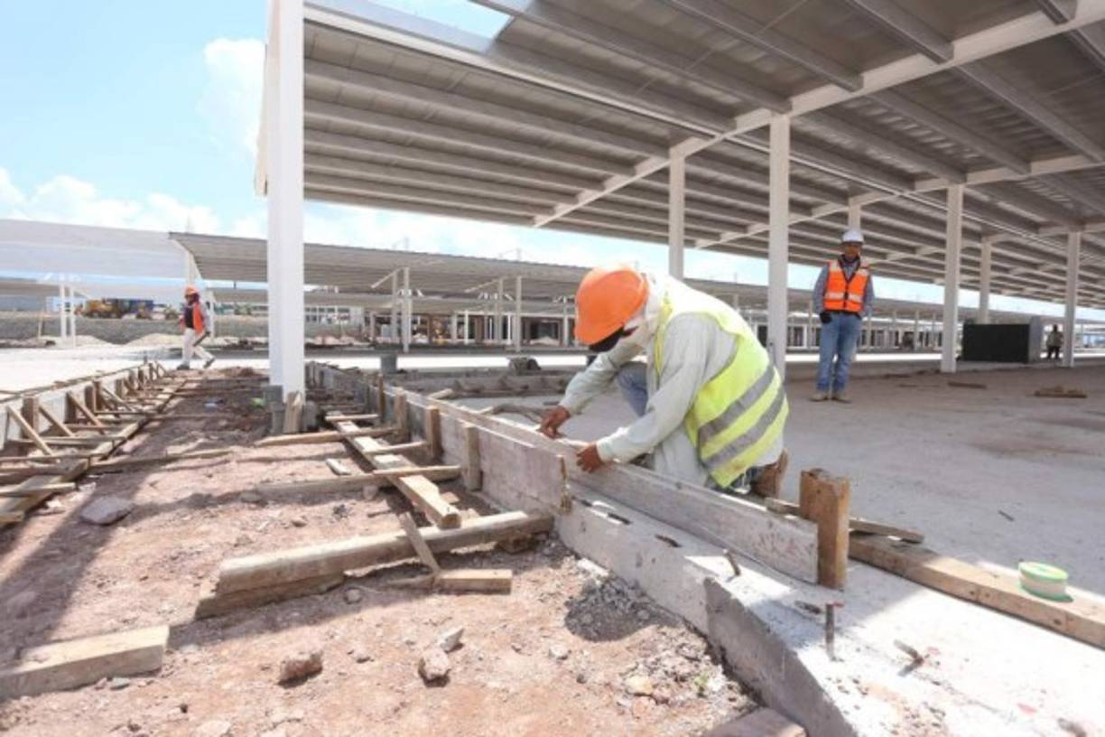 'Es importante hacer un trabajo en conjunto con el BCIE para exportar comestibles y productos que necesitan en el Caribe. Eso puede representar mucho trabajo y competitividad para Honduras', agregó.