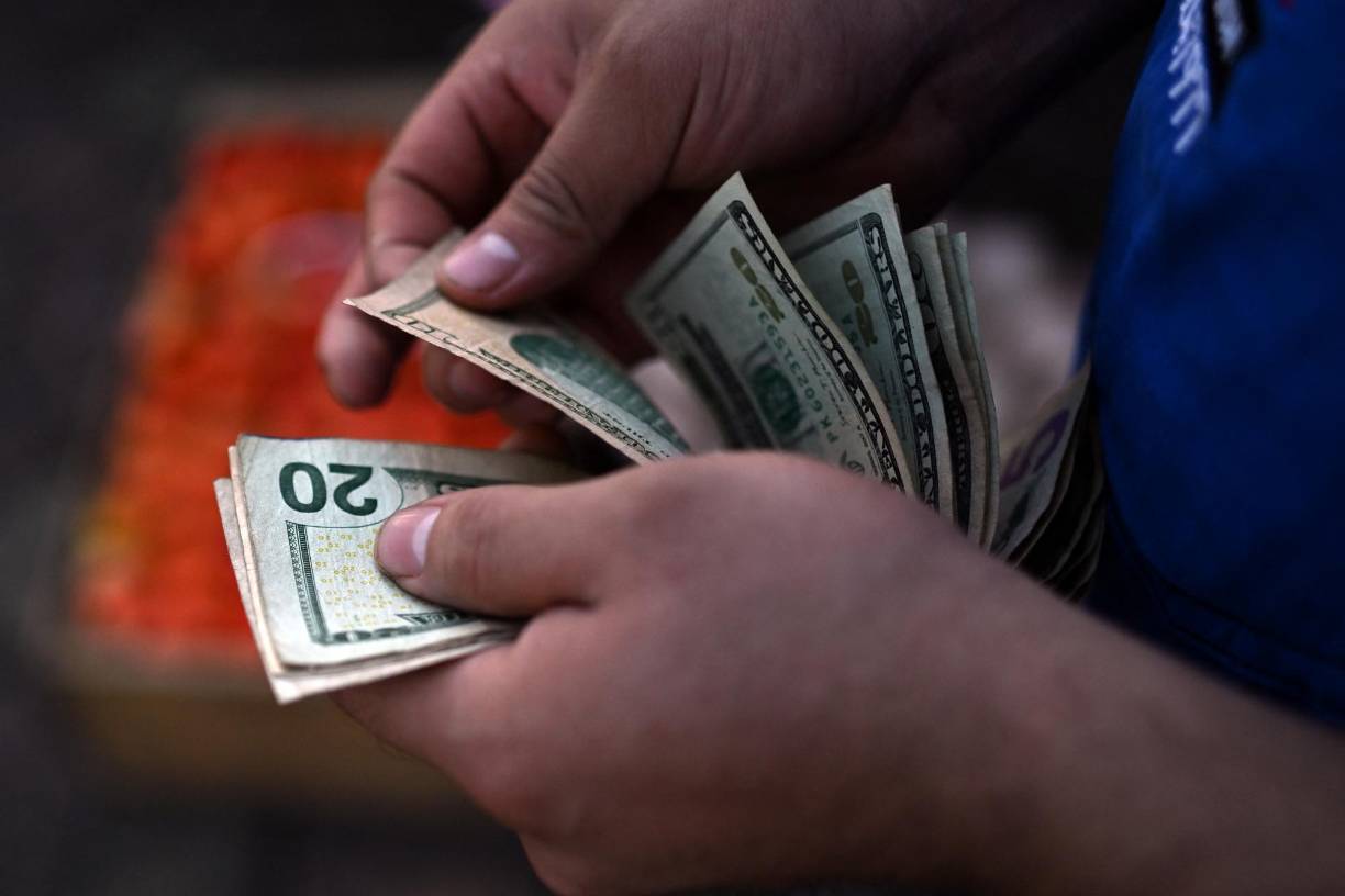 El lunes, las autoridades iniciaron inspecciones en cadenas de supermercados luego de que Bukele ordenó combatir las “mafias” empresariales debido al alza de precios nunca antes registrada.