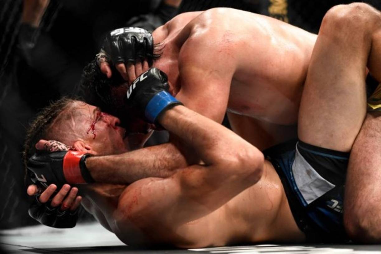 En medio de la pandemia por coronavirus, la UFC volvió en una noche cargada de sangre .