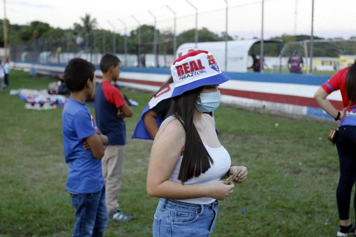 Ambientazo y lindas chicas en la final Real Juventud-Juticalpa FC