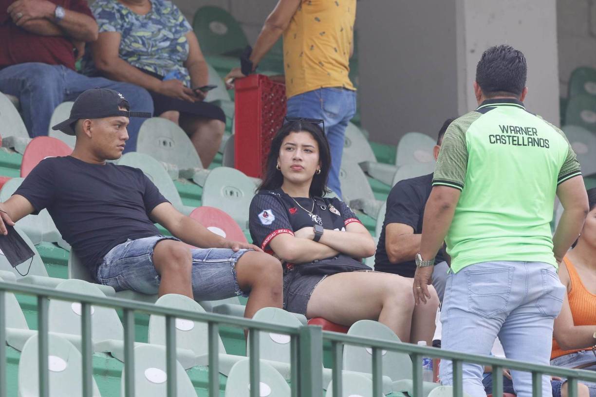 Las bellas chicas que adornaron la última jornada y el gran ambiente