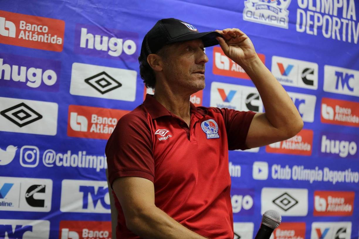 “Nosotros nos volvemos locos en el fútbol hondureño. Hoy entró un chico de 17 años (Roberto Osorio del Real España) que la rompió. No sé por qué dicen que el fútbol hondureño está muerto”, señaló Pedro Troglio en rueda de prensa.