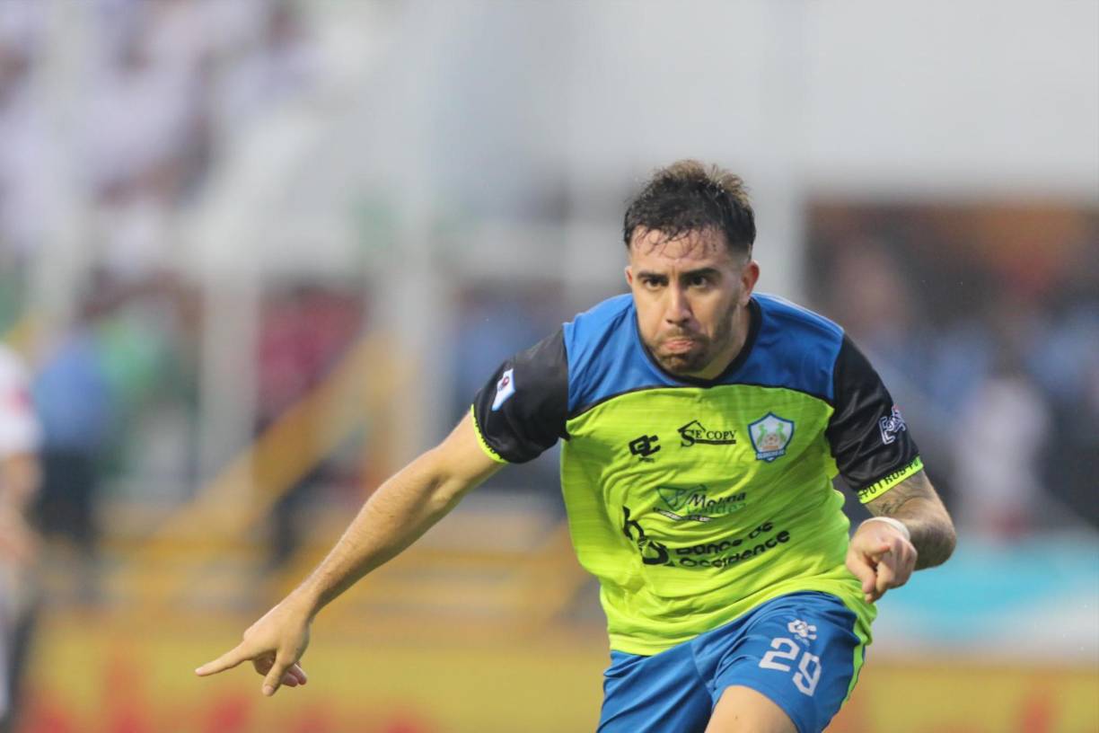 Agustín Auzmendi se despidió de las filas del Olancho FC mediante su cuenta oficial de Instagram: “Una tristeza muy grande por no lograr ese sueño que teníamos. Pero me queda la tranquilidad de siempre haberme entregado al máximo y haber dejado todo por esta camiseta. Gracias, gracias a toda la afición por el apoyo de siempre y por siempre demostrarme tanto cariño. Me hicieron muy feliz”, fue el mensaje que publicó el argentino.