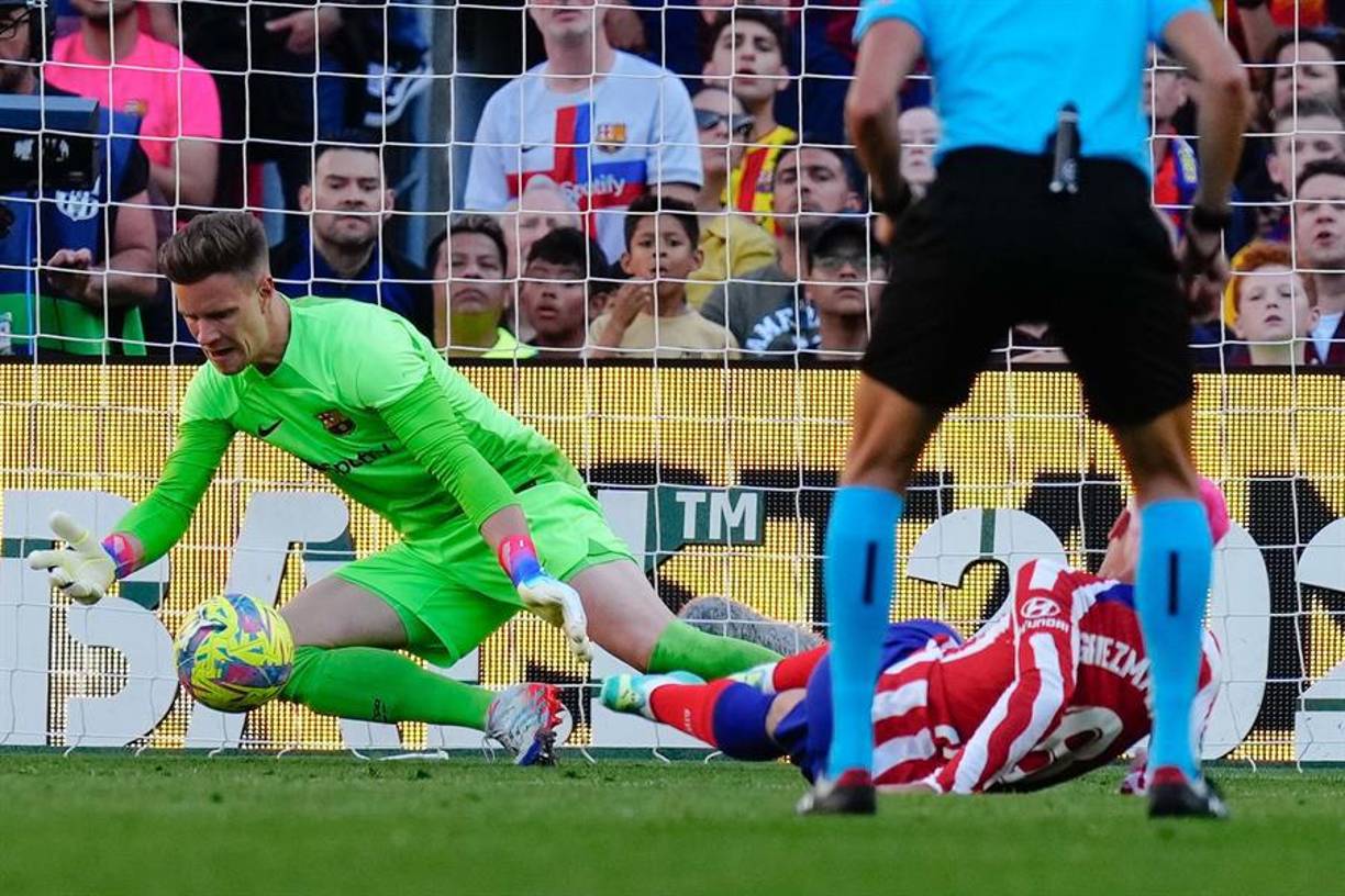 Las intervenciones de Marc André Ter Stegen también permitieron al Barcelona mantener los once puntos de diferencia al frente de la clasificación.