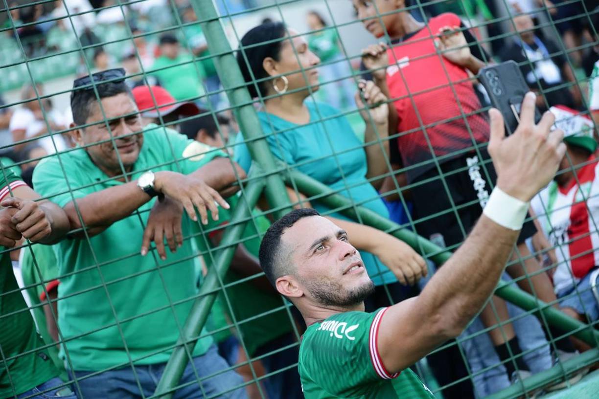 Ángel Tejeda también se fotografió con los aficionados del Marathón.