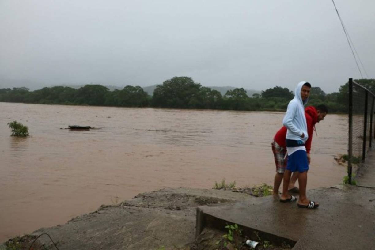 Las lluvias afectan al país desde el martes, provocando el crecimiento en el caudal de los ríos y las inundaciones en varias zonas rurales y urbanas.