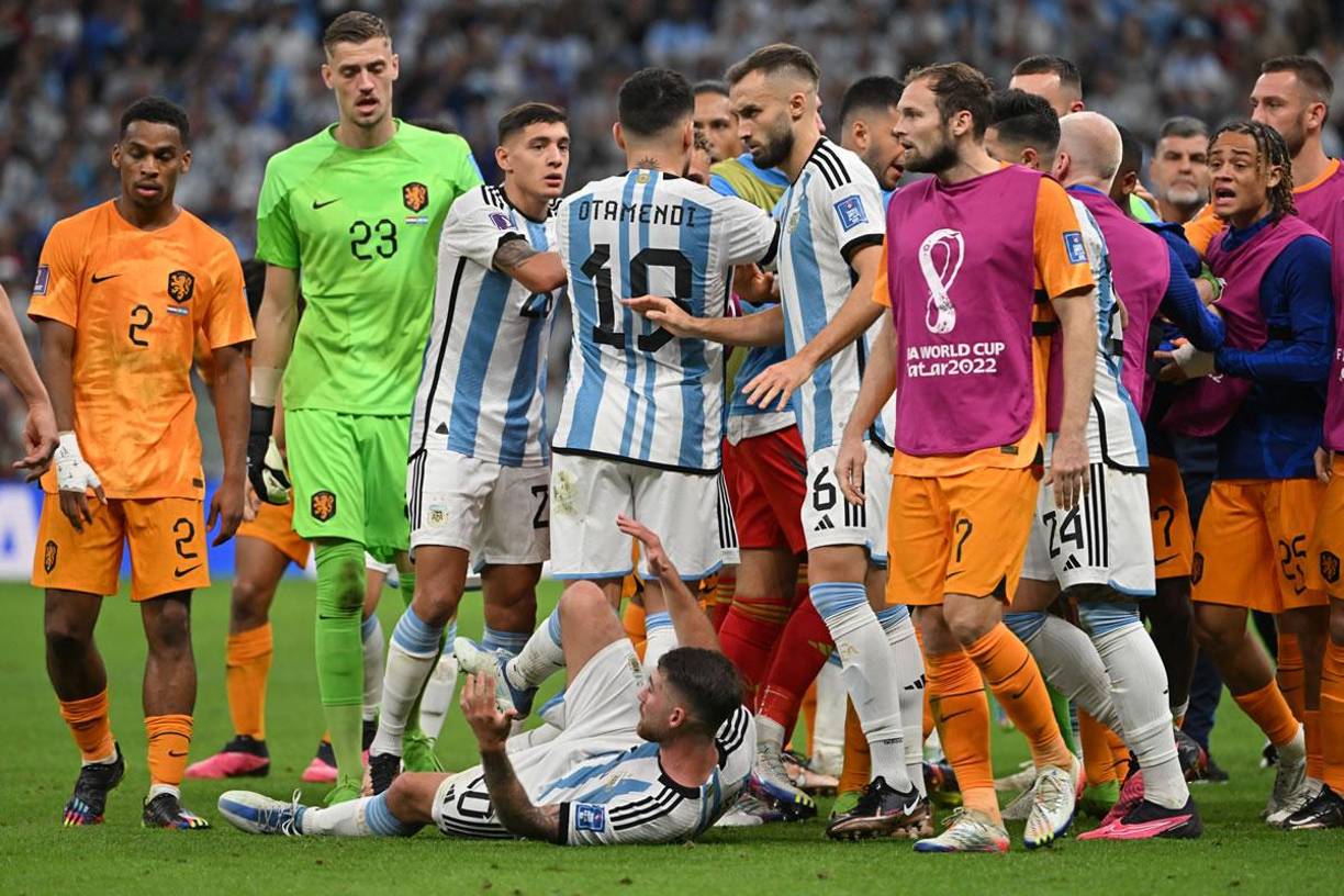 Los jugadores de Países Bajos y Argentina protagonizaron un tremendo zafarrancho en el segundo tiempo del partido.