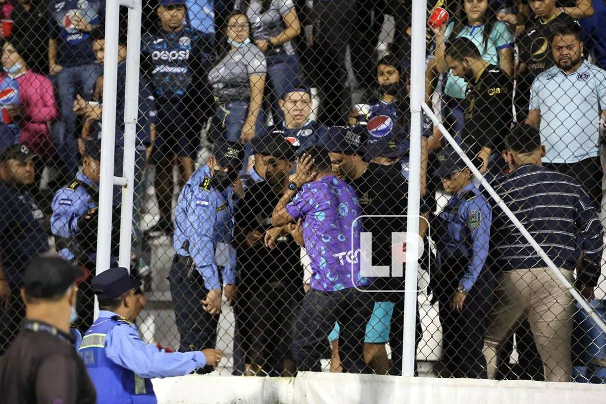 La Policía Nacional tuvo que intervenir para poner orden entre los aficionados motagüenses.