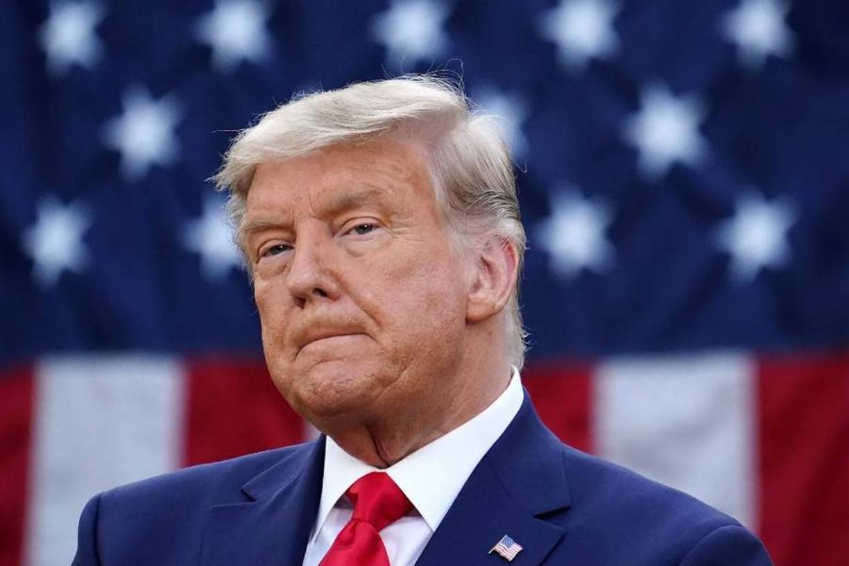 <b>Trump</b> resultó elegido y los meses pasaron sin que nada sucediera, hasta que el Wall Street Journal reveló la transacción en enero de 2018. En un primer momento, Cohen cubrió al presidente y aseguró que jamás fue reembolsado. En tanto Stormy Daniels solicitó a la justicia anular el acuerdo de confidencialidad y comenzó a visitar medios para relatar su aventura con Trump.