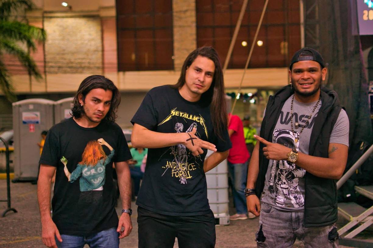 ALQUIMIAAngus Rock Resto Bar recibirá este viernes, desde las nueve de la noche, al grupo de pop rock con un show llamado “Coldplay vs Harry Styles” . La entrada vale 100 lempiras y puede reservar llamando al 9908-4456. El sábado a las 2:00 pm se presentarán en Mall Las Américas de Choloma, Cortés, y ese mismo día a partir de las 9:00 pm interpretarán los mejor de Héroes del Silencio y Guns and Roses en Del Bosque en la colonia Stibys.