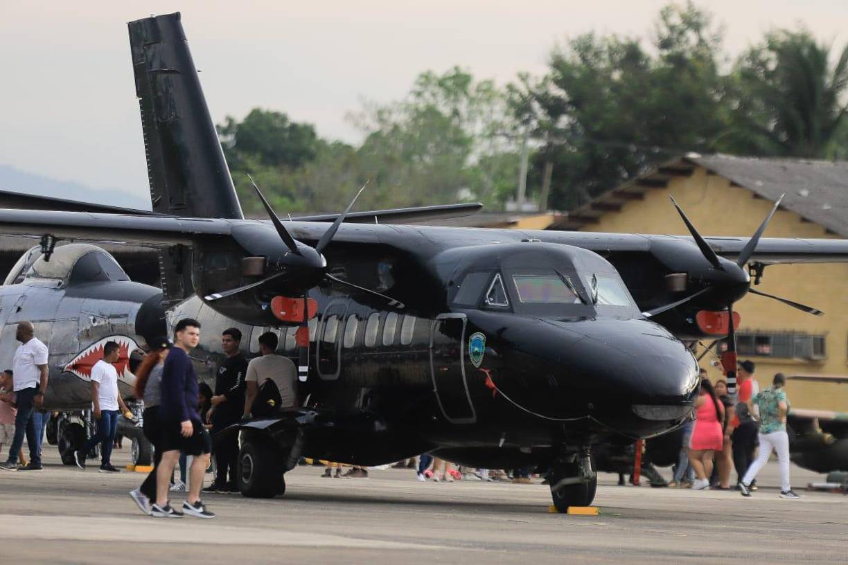 Los hondureños han disfrutado de exhibiciones estáticas de aeronaves como los F5 y T27, además de los famosos “raitecitos” en avionetas y demostraciones de paracaidismo.