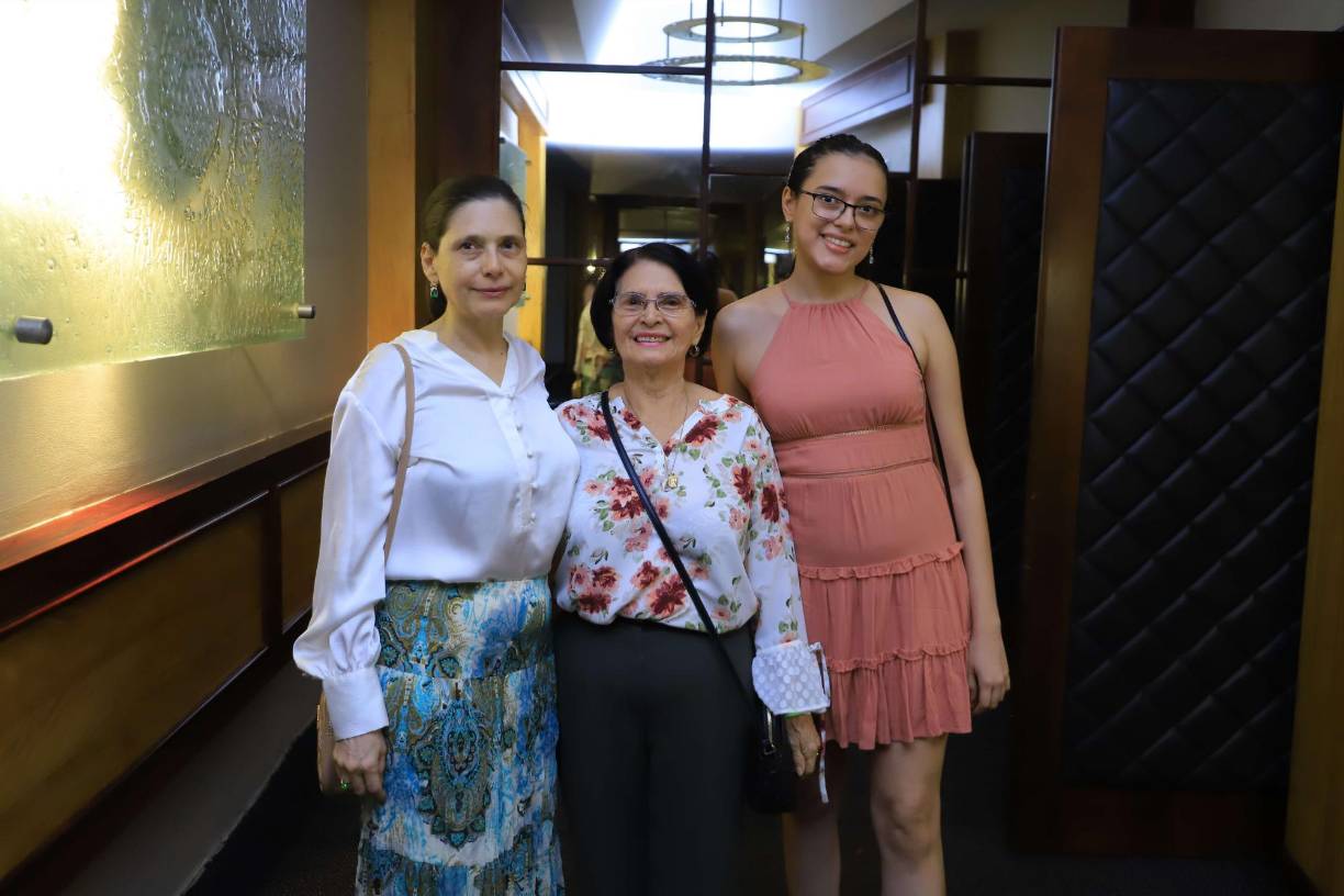 Vicky Paz, Blanca Lidia Espinoza y Mónica Berreondo