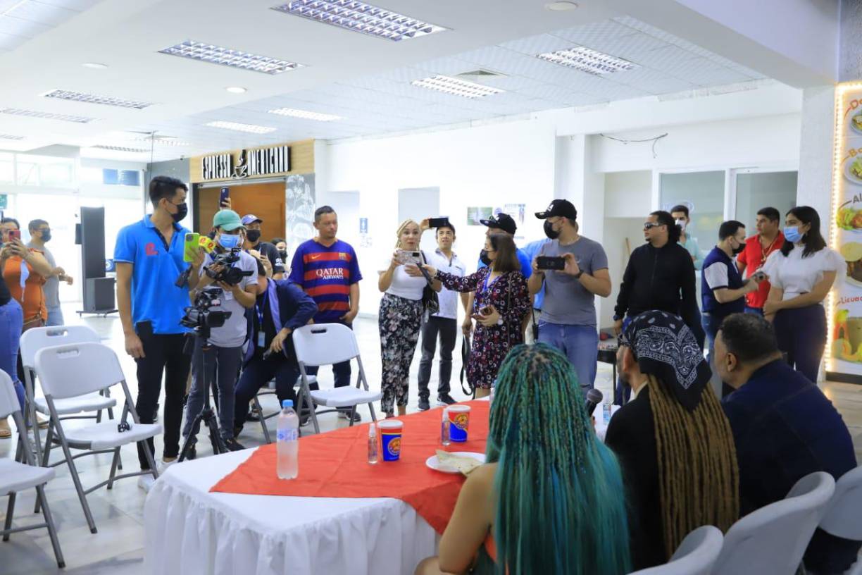 FOTOS: Toño Rosario comparte con sus fans catrachos y anuncia colaboración musical con grupo hondureño