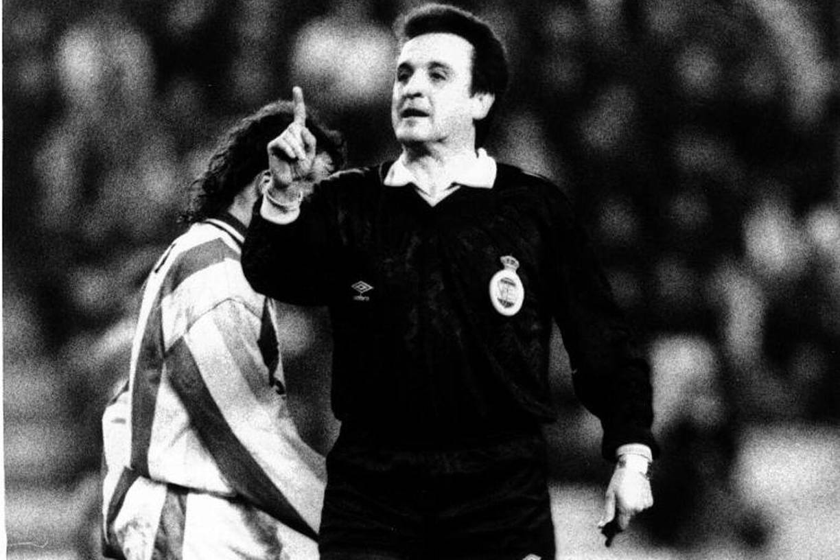 <b>En total, como colegiado profesional, dirigió 173 partidos con 83 victorias locales, 48 empates y 42 visitantes. </b>Mantuvo un promedio de 3,23 tarjetas amarillas por partido y 0,37 rojas.