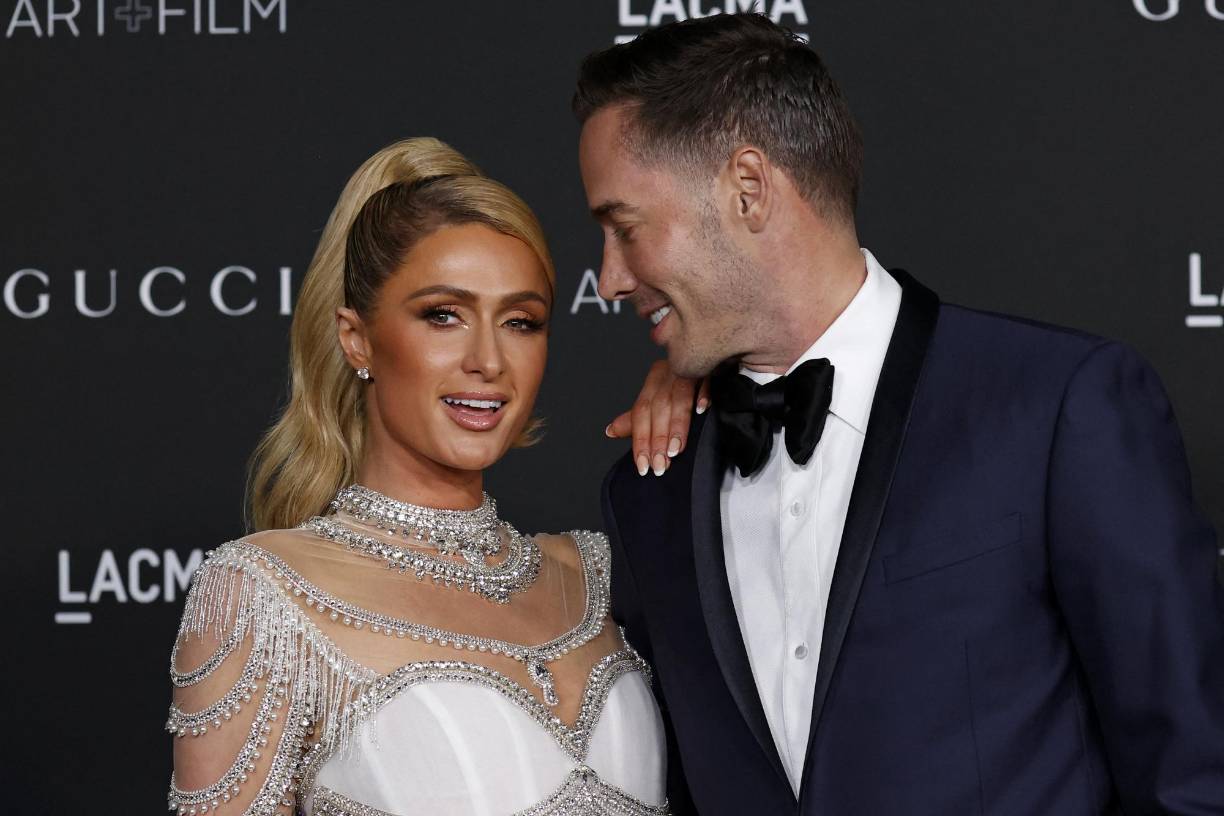 La millonaria Paris Hilton ha dado el “sí quiero” a Carter Milliken Reum en los jardines de la mansión familiar de los Hilton en Bel-Air (Los Ángeles) que perteneció a su difunto abuelo Barron Hilton.