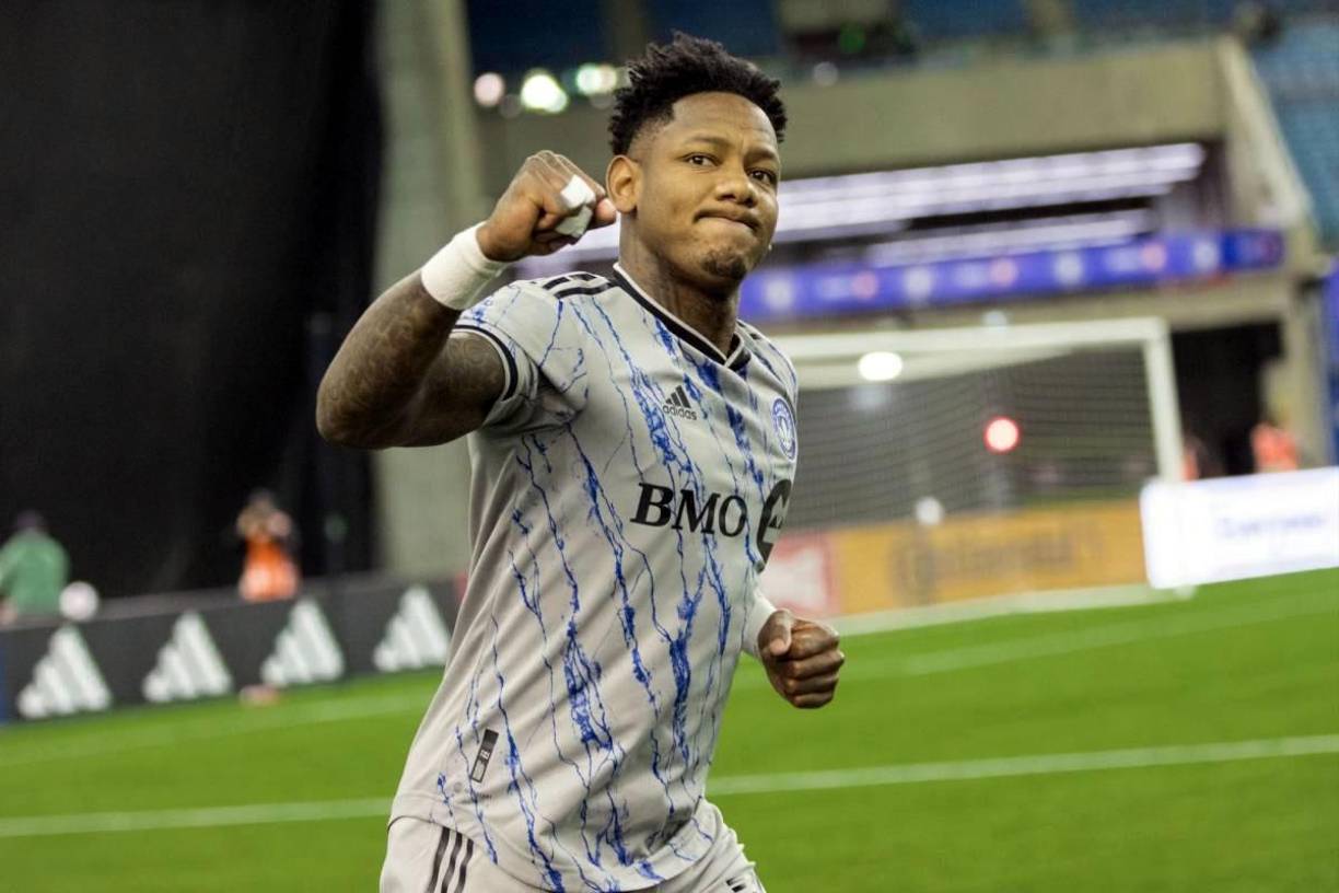 Después de esa revelación, Miguel Caballero Leiva dijo que se trataba de Zu Clemente, a lo que ella respondió entre risas que “hay muchas blancas con pelo oscuro” en Honduras y que no precisamente tenía que ser ella.