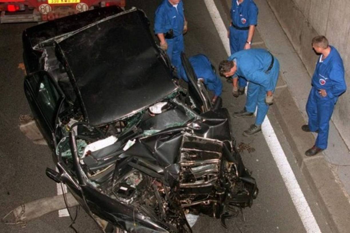 31 de agosto de 1997: muere en un accidente de automóvil en París, junto a su nueva pareja Dodi Al Fayed.
