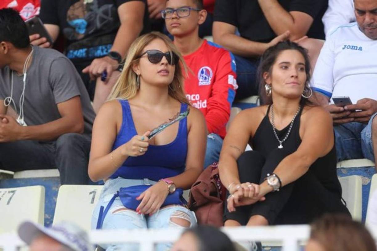 Desde muy temprano las guapas aficionadas llegaron al estadio para poder disfrutar del encuentro futbolístico.