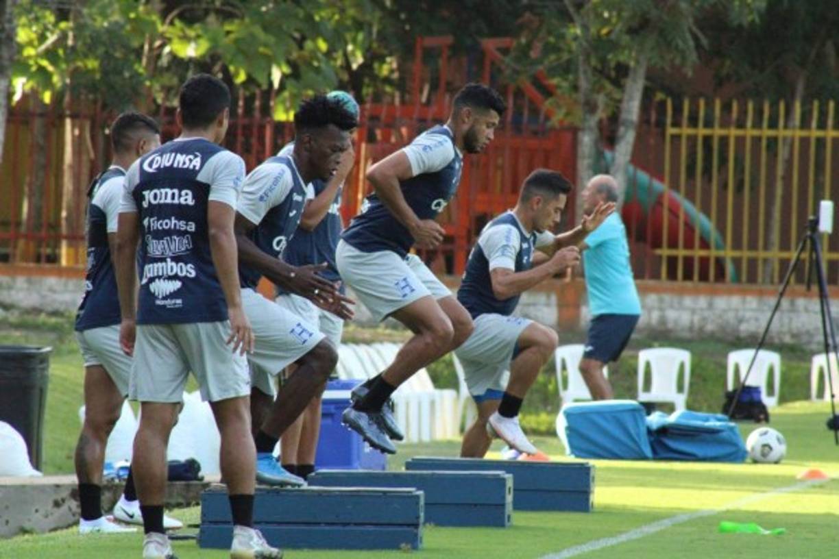 Félix Crisanto, Marcelo Pereira y Diego Rodríguez entrenando a todo vapor.