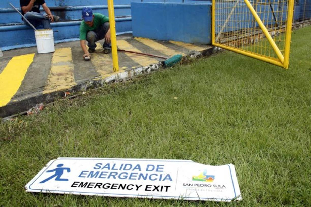 Trabajadores ultimaban detalles este miércoles en el estadio Olímpico.