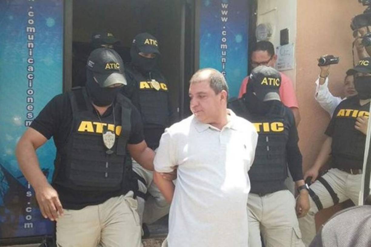 Luego de la audiencia de imputado, el exdiputado por Comayagua, Denis Roberto Velásquez Yanez, fue remitido a la penitenciaría nacional donde guardará prisión preventiva por ser sospechoso del delito de relaciones sexuales remuneradas. Denis Velásquez fue capturado la mañana del jueves en Comayagua, zona central de Honduras, en el marco de la Operación Otoño.