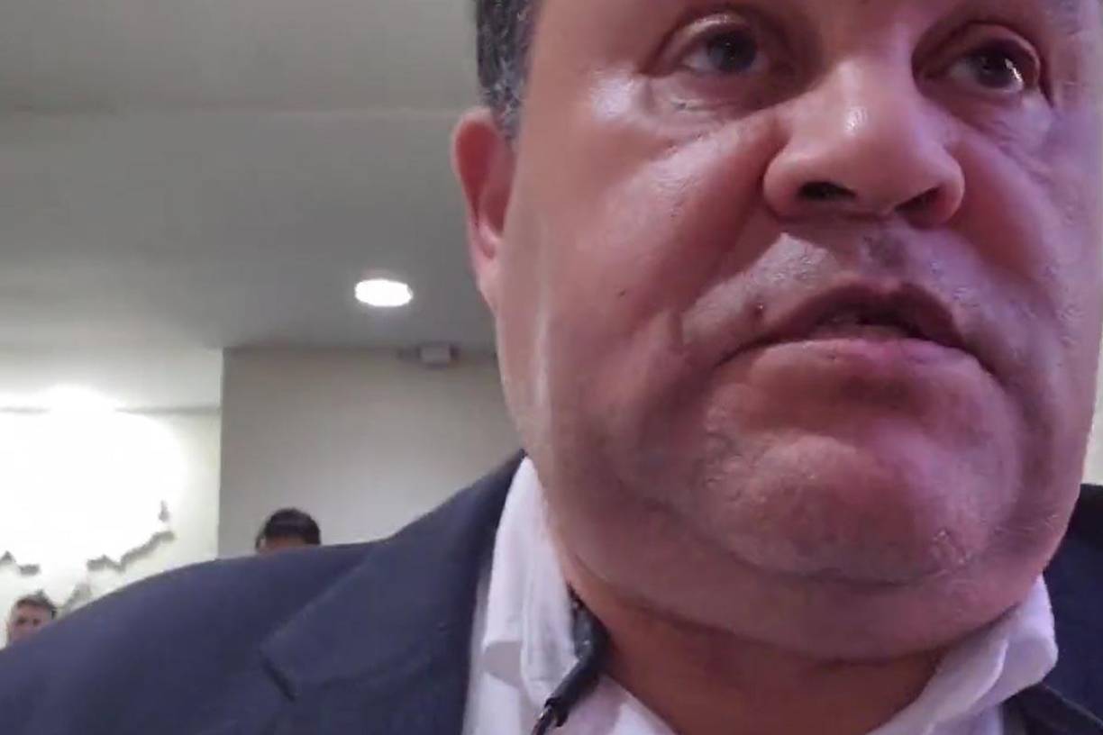 El diputado del Partido Salvador de Honduras (PSH), Carlos Umaña, también denunció que estaba “secuestrado” en el hemiciclo legislativo. 