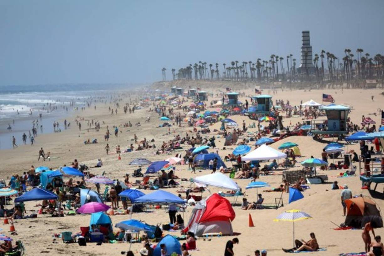 EEUU: varios estados dieron marcha atrás tras ciertas flexibilizaciones o bien hicieron una pausa en su desconfinamiento, con un cierre de bares en California, Texas y Florida, así como cierres de playas en California y Florida.
