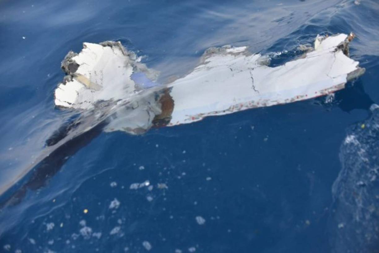 Debris from the ill-fated Lion Air flight JT 610 is pictured at sea in the waters north of Karawang on October 29, 2018. - All 189 passengers and crew aboard a crashed Indonesian Lion Air jet were 'likely' killed in the accident, the search and rescue agency said on October 29, as it announced it had found human remains. (Photo by ADEK BERRY / AFP)