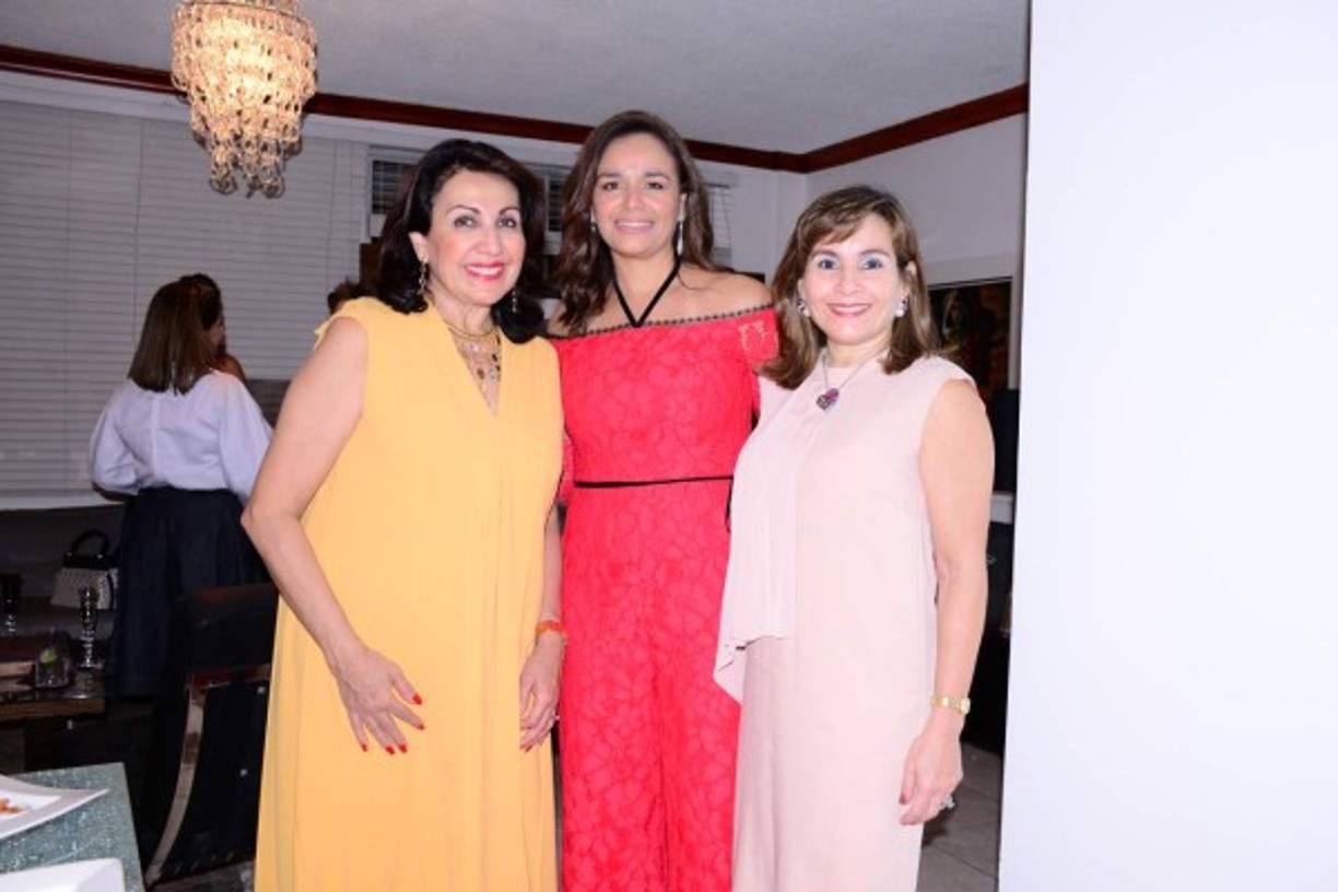 Carolina Canahuati, Rina Medina y Elena Faraj.