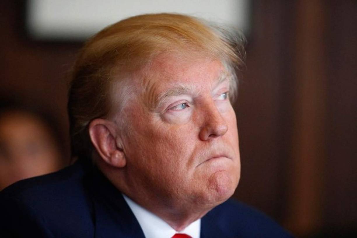 - Demasiado para pensar -<br/><br/>''Yo no le dearía a Donald demasiado para pensar', comentó muy divertido (Roger) Ailes (entonces, jefe de la red de TV ultraconservadora FoxNews). Banon apenas hizo un gesto. 'Demasiado, o demasiado poco... no cambia necesariamente nada''.