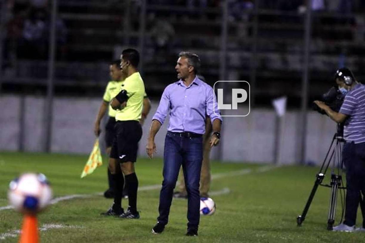 Pablo Lavallén estuvo a pie de campo durante el triunfo ante Platense.