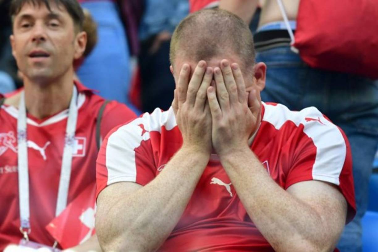 Las lágrimas también vencieron a los aficionados suizos. Foto AFP