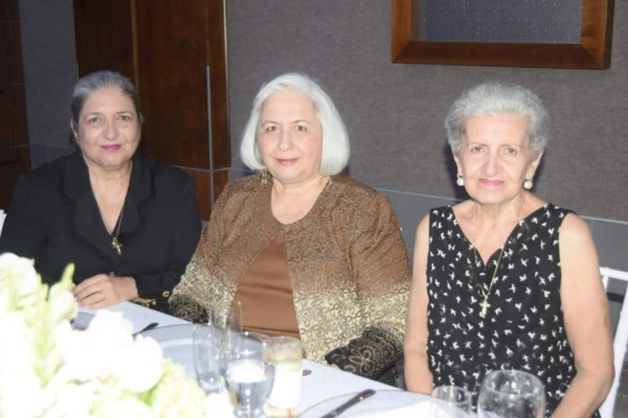 Julieta Canahuati, Naval Burbara y Ferial Canahuati.