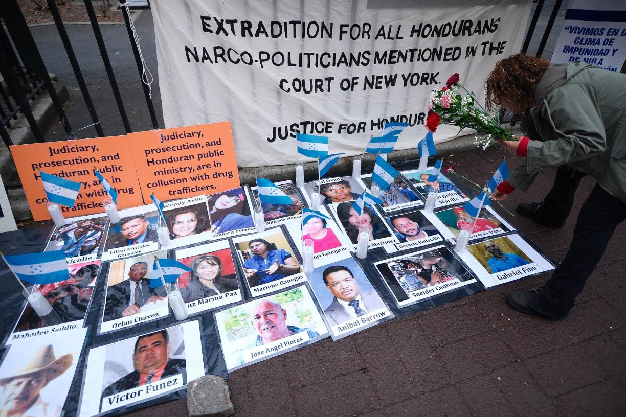 El mismo día en que este cesó sus funciones como presidente, la congresista estadounidense de origen guatemalteco, hizo un llamado al Departamento de Estado de ese país para solicitar la extradición del hombre convertido ahora en expresidente.