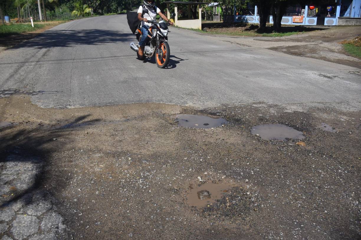 La carretera CA-13 fue construida en 1973 y pavimentada a mediados de la década de los 80 en el gobierno del expresidente José Azcona. 