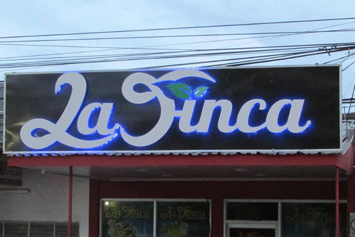 El show de bailarinas exóticas que fue grabado por algunos clientes se hizo viral en redes sociales.